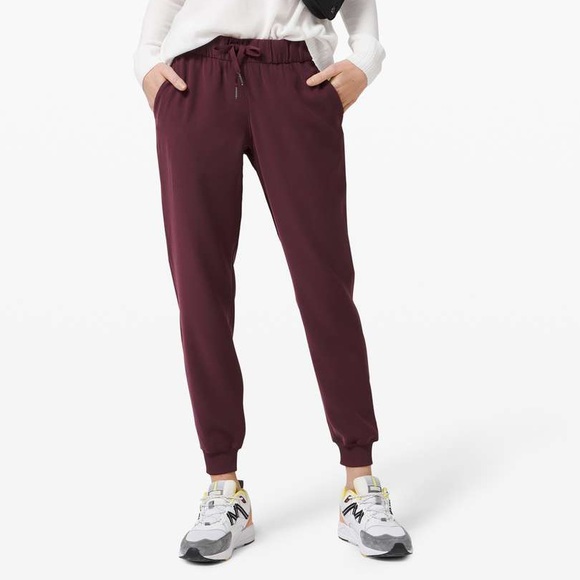 lululemon athletica Pants - Lululemon 10 On the Fly Jogger Woven cassis